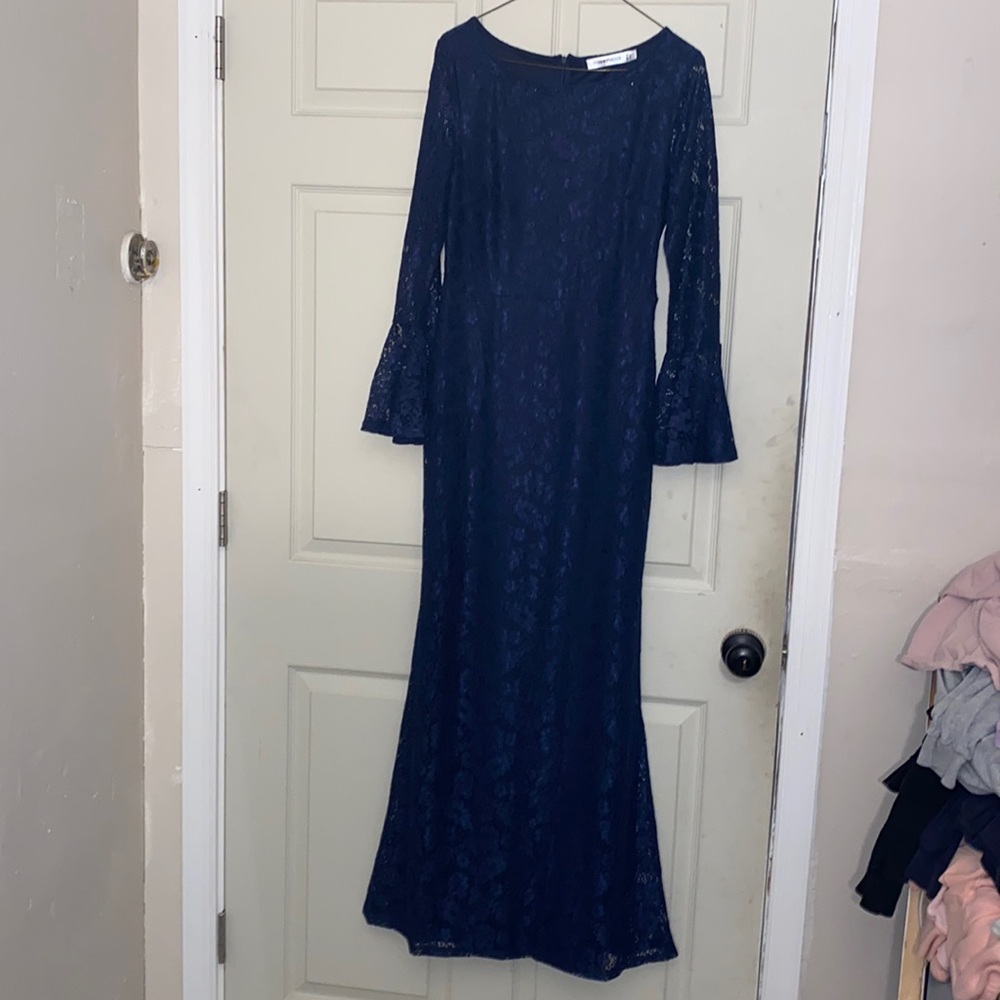 NEW! size Large. Navy blue laced dress! Zip up back.